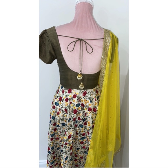 Indian suit for Indian events - Picture 3 of 3